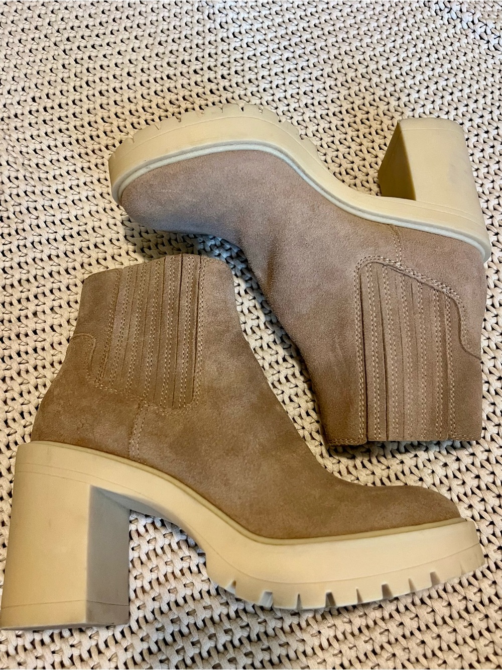 Dolce Vita Caster Suede H2O Rain Weather Chelsea Lug Sole Platform Ankle Boots - Picture 2 of 9